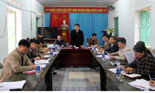 Đồng chí Hoàng Duy Chinh kiểm tra tình hình kinh tế - xã hội tại xã Nông Thịnh